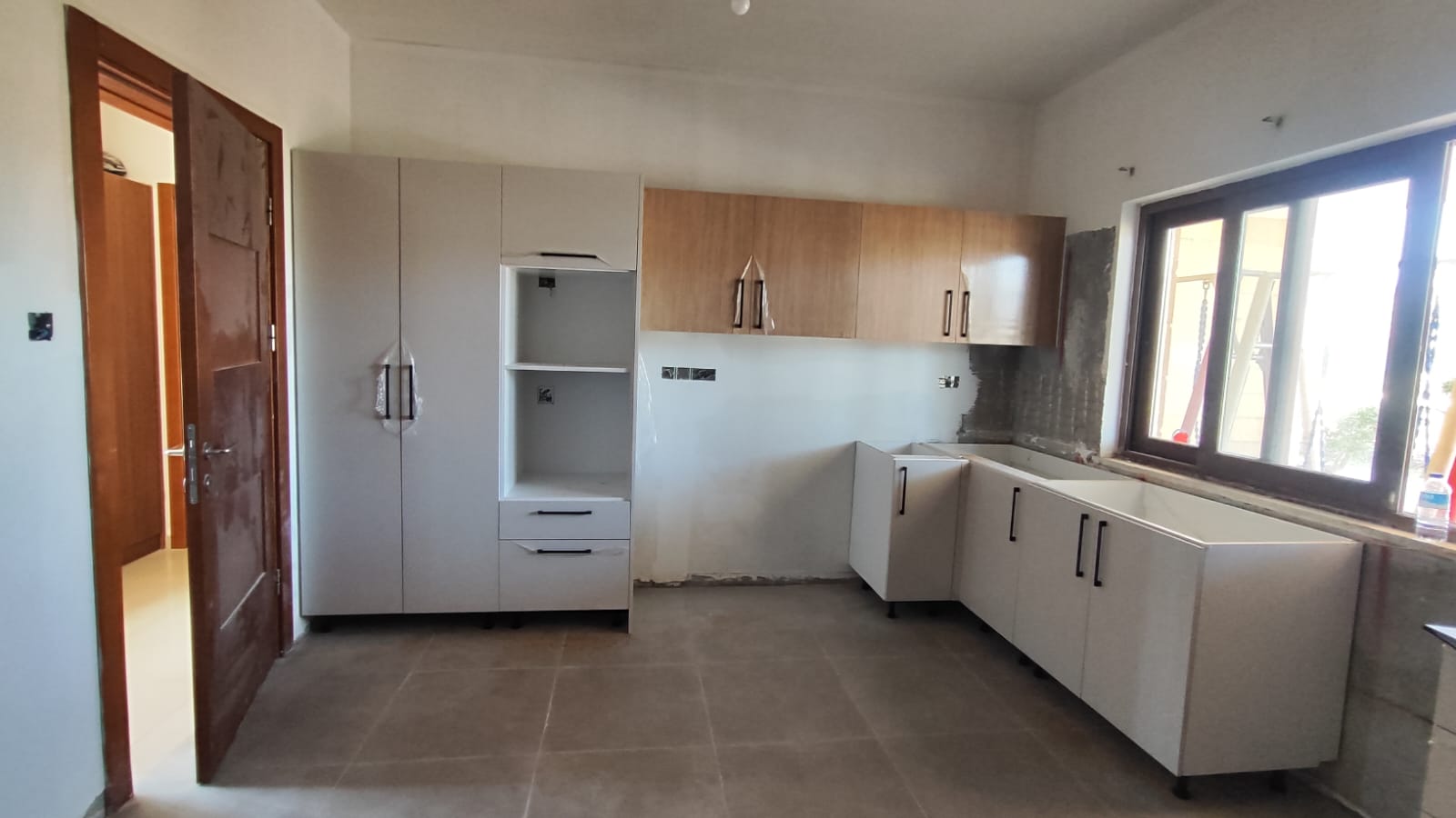 Kitchen during installation