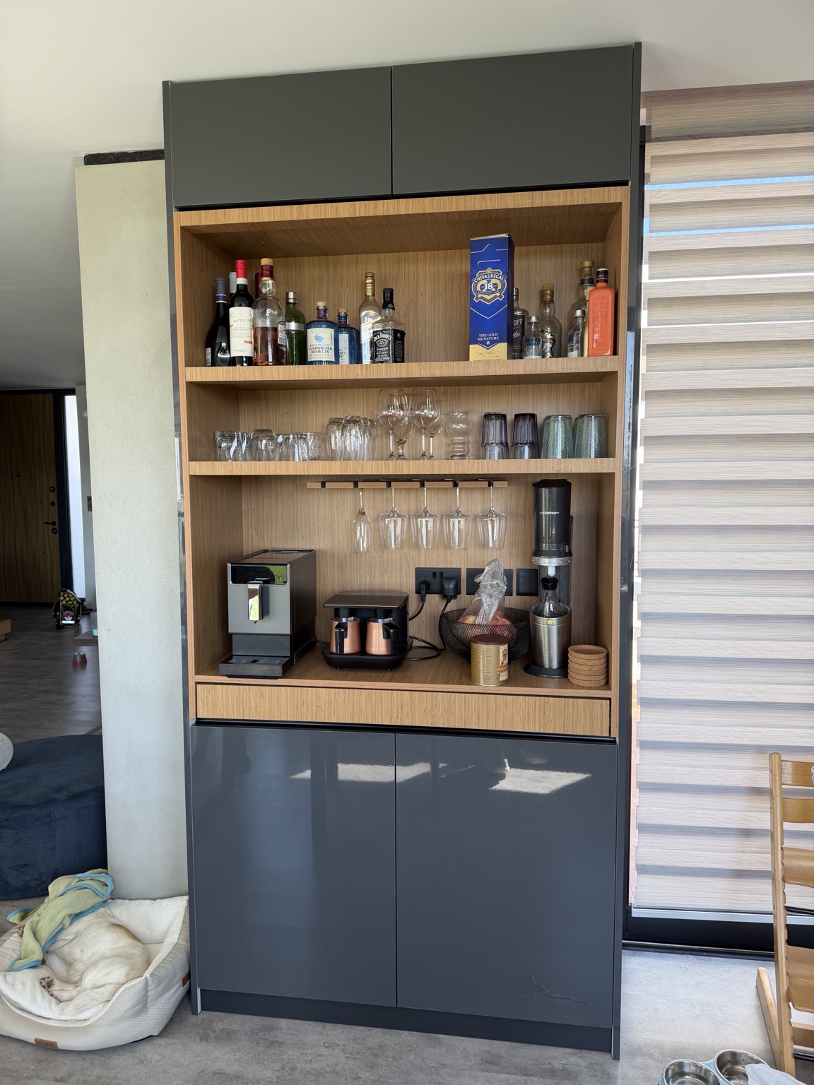 Private home bar unit